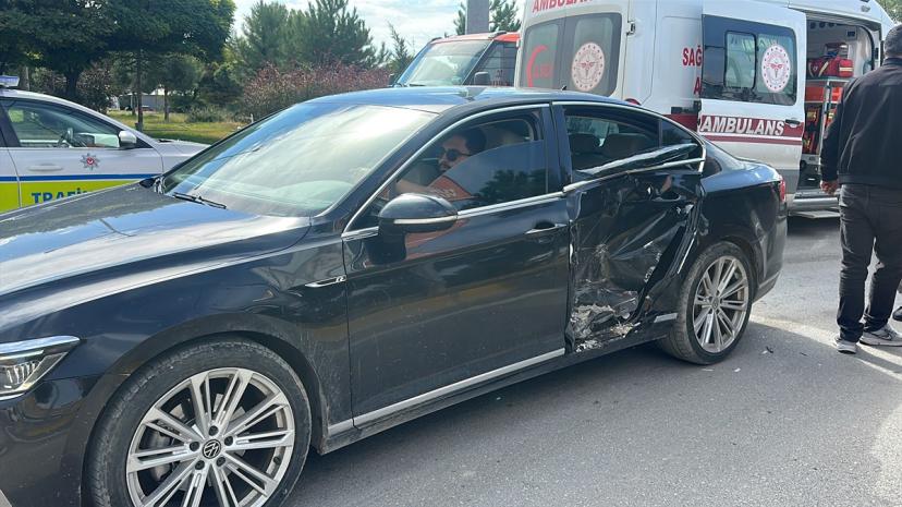 Van'da iki otomobilin çarpışması sonucu 2 kişi yaralandı