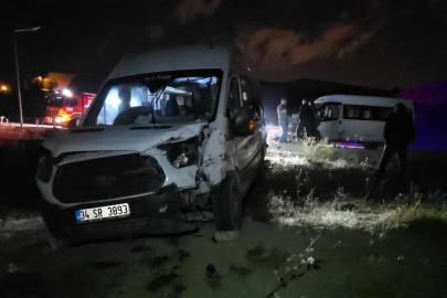 Van'da iki servis minibüsü çarpıştı: 8 yaralı