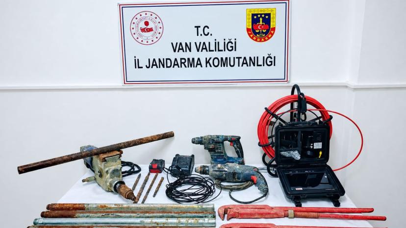 Van'da kaçak kazı yapan iki kişi yakalandı