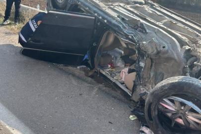 Van'da otomobil takla attı: 2 yaralı