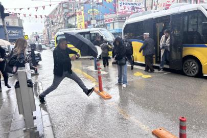 Van'da sağanak vatandaşı hazırlıksız yakaladı