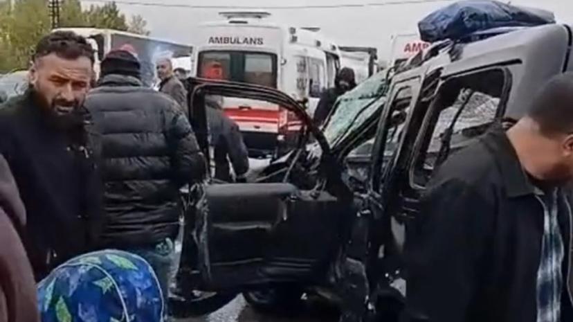 Van’da tırla hafif ticari araç çarpıştı: 2 yaralı