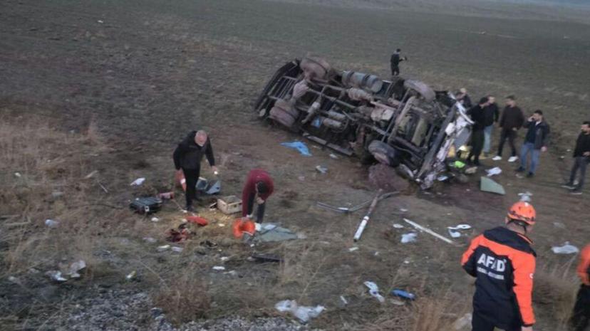 Van'da trafik kazasında yaralanan polis memuru şehit oldu