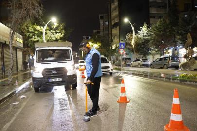 VASKİ, YER ALTINDAKİ SU KAÇAKLARINI NOKTA ATIŞI TESPİT EDİYOR