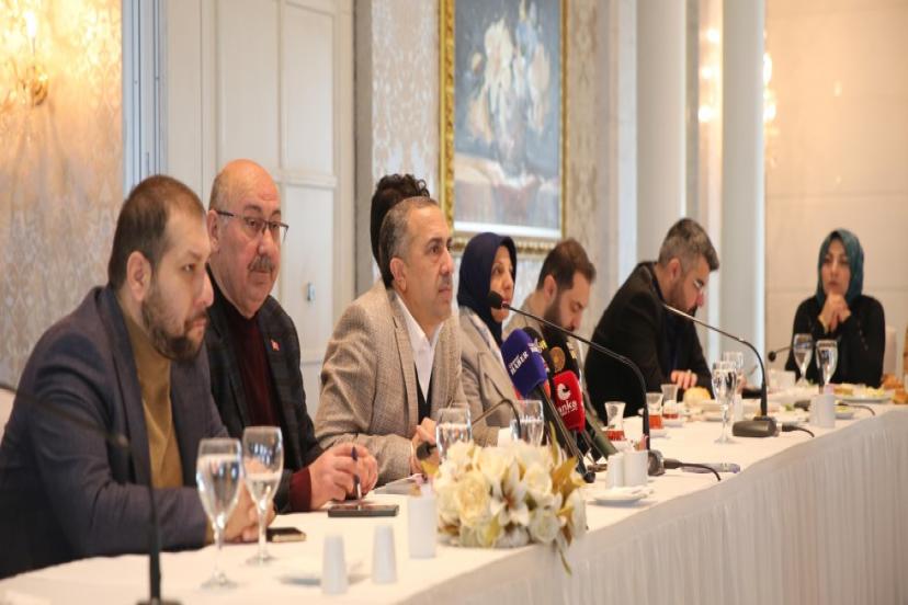 AK Parti Büyükşehir Belediye Başkan adayı Arvas, basın mensuplarıyla bir araya geldi