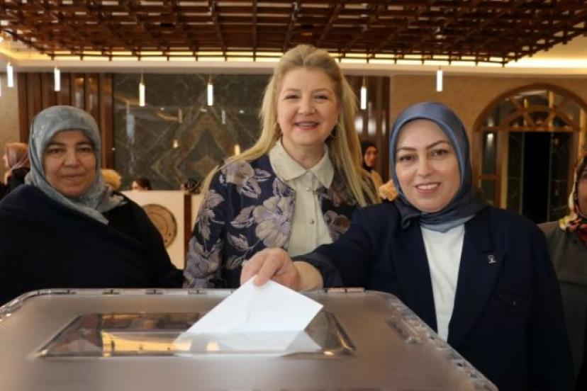 AK Parti Tuşba İlçe Kadın Kolları 4. Olağan Kongresi yapıldı