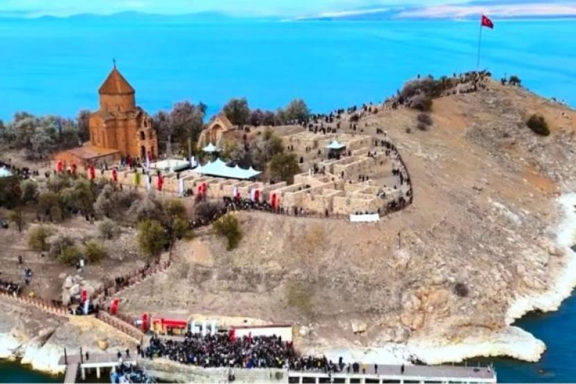 Akdamar Adasını 2 günde 30 bin kişi ziyaret etti  