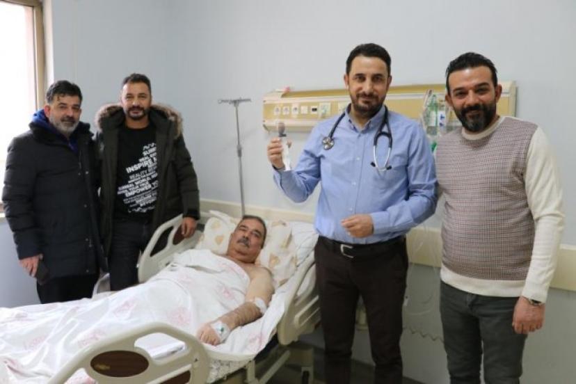 Ankara'daki doktorların ‘Ancak trafik kazası veya bıçaklama durumunda seni ameliyata alabilirim' dediği hasta Van'da yapılan başarılı bir operasyonla sağlığına kavuştu  