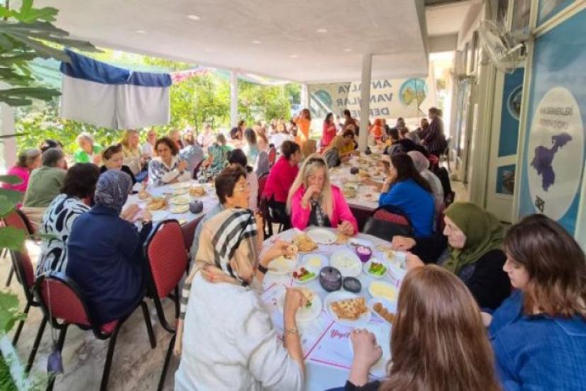 Antalya Kadın Komisyonu kahvaltıda buluştu