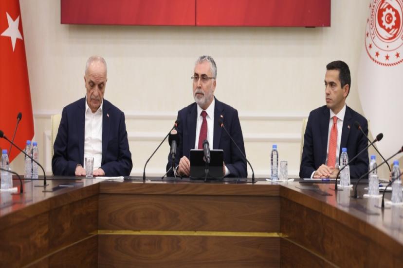  Asgari Ücret 17 Bin 2 TL Olarak Belirlendi