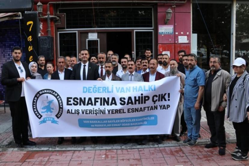 Başkan Adıyaman’dan yerel esnaftan alışveriş yapın çağrısı