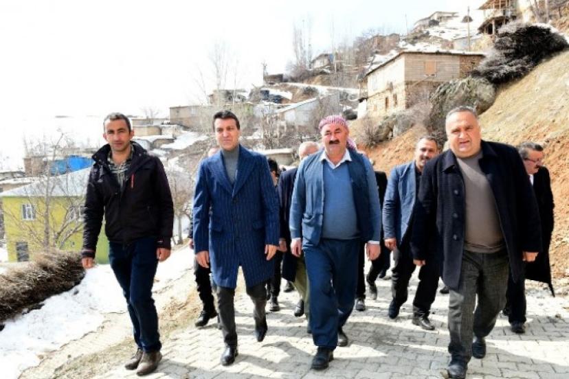 Başkan Şeylan’dan Atlıhan Mahalle’sine ziyaret