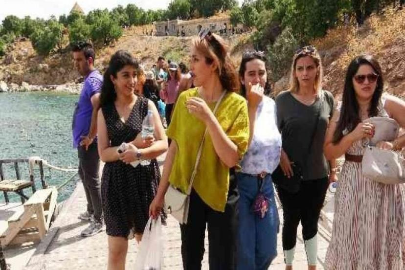 Bayramda Akdamar Adası ve ören yerlerine ziyaretçi akını  
