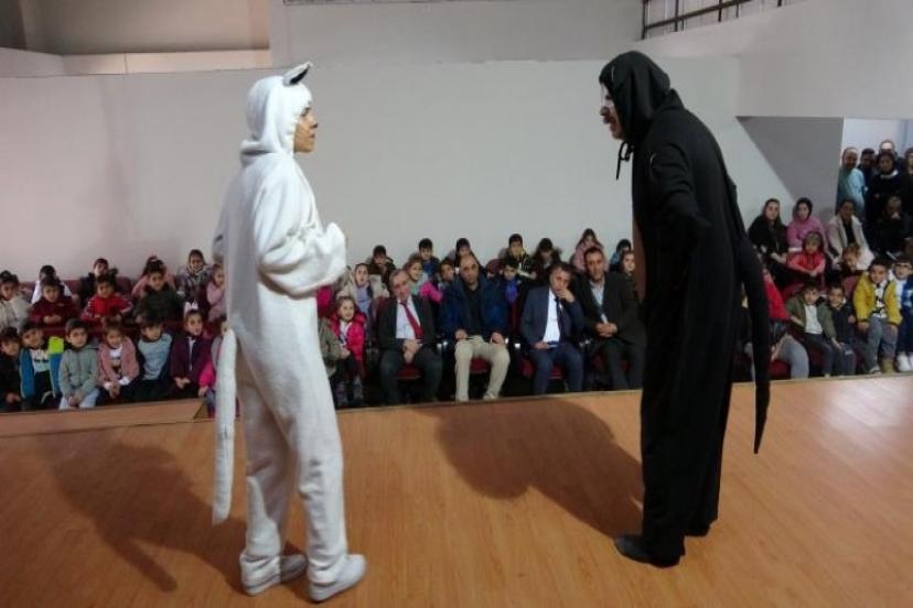 Botaniçi Toplum Merkezinden anaokulu öğrencilerine tiyatro