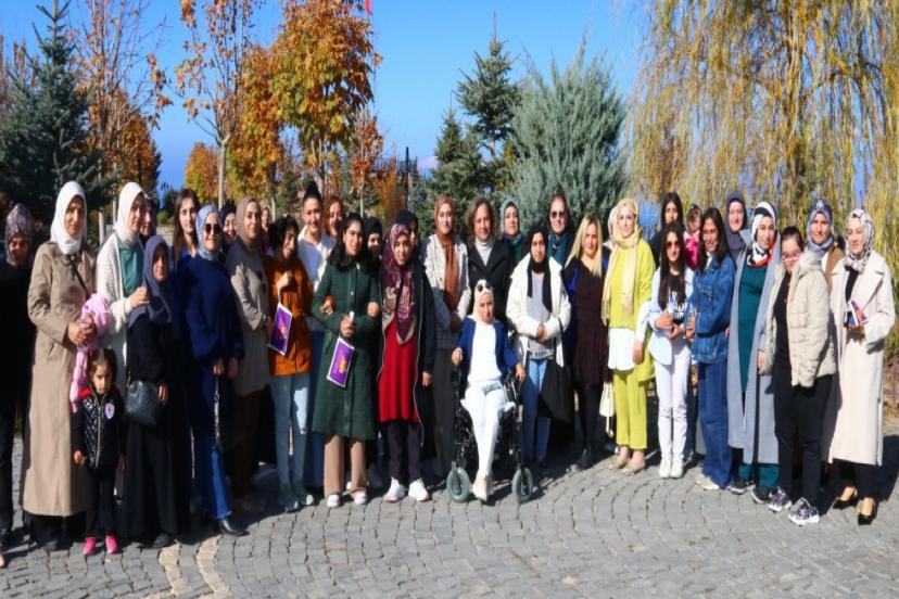 Edremit’te engelli kadınlarla dayanışma buluşması