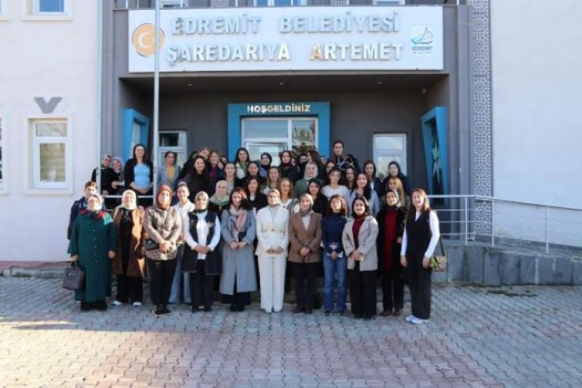 Eşbaşkan Rabia Başak Koç, belediyenin kadın personeli ile bir araya geldi