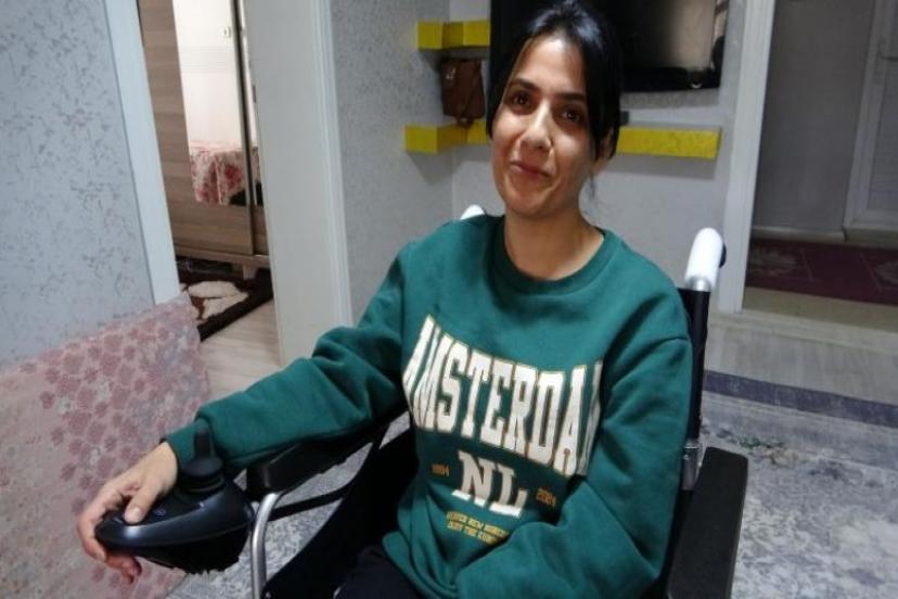  Fiziksel engelli kadın akülü tekerlekli sandalyesine kavuştu  