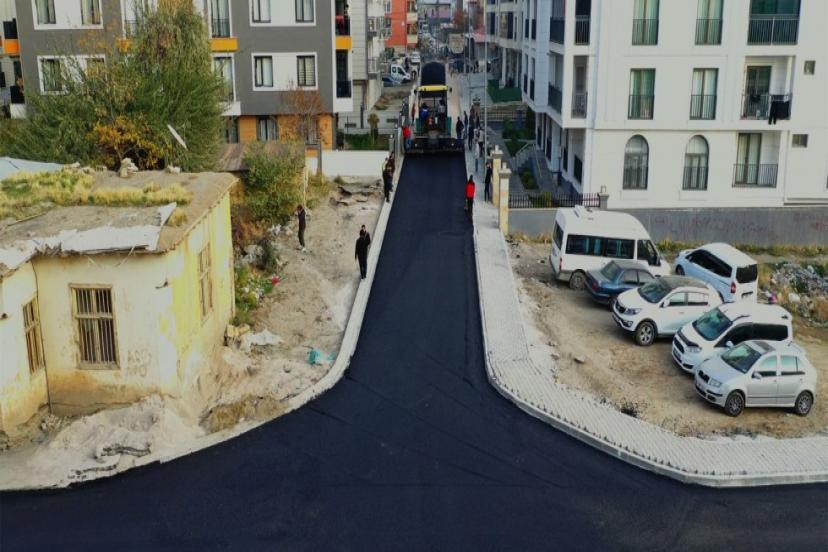 İpekyolu’nda Asfalt Sezonu Hız Kesmeden Devam Ediyor