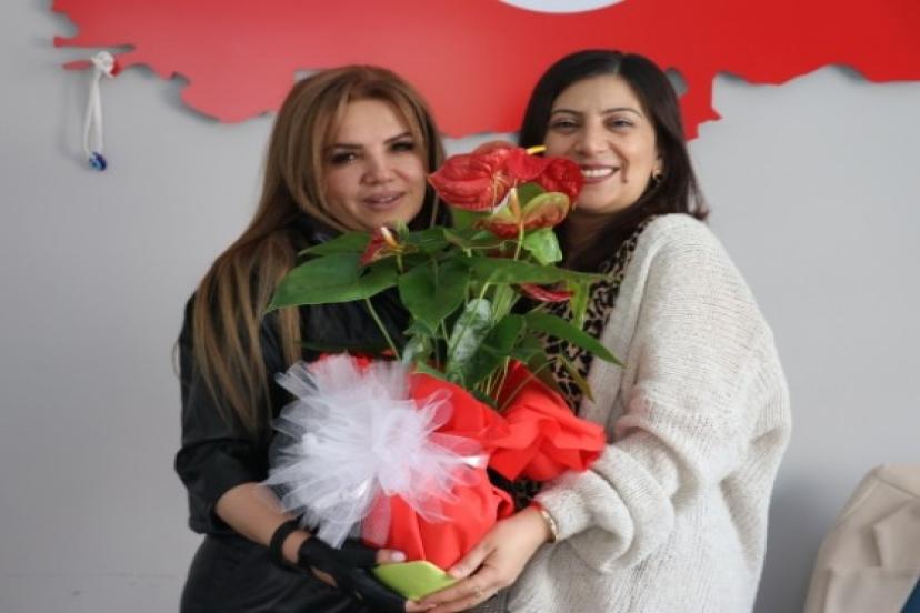 İranlı turizmci Roz Mohammadi'den Muhtar Pınarbaşı Bingöl’e ziyaret