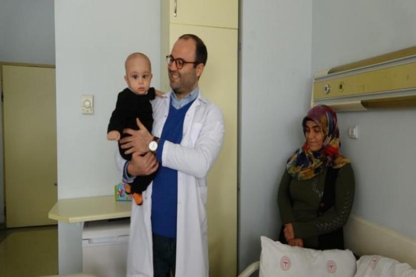 Kafatasında şekil bozukluğu olan 7 aylık bebek ameliyat edildi