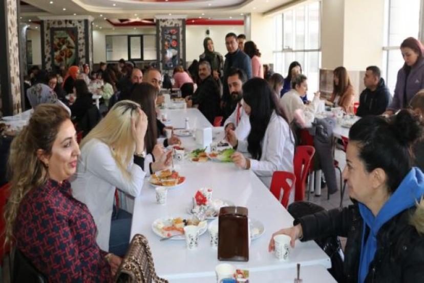 Mektebim Koleji velilerle kahvaltıda buluştu