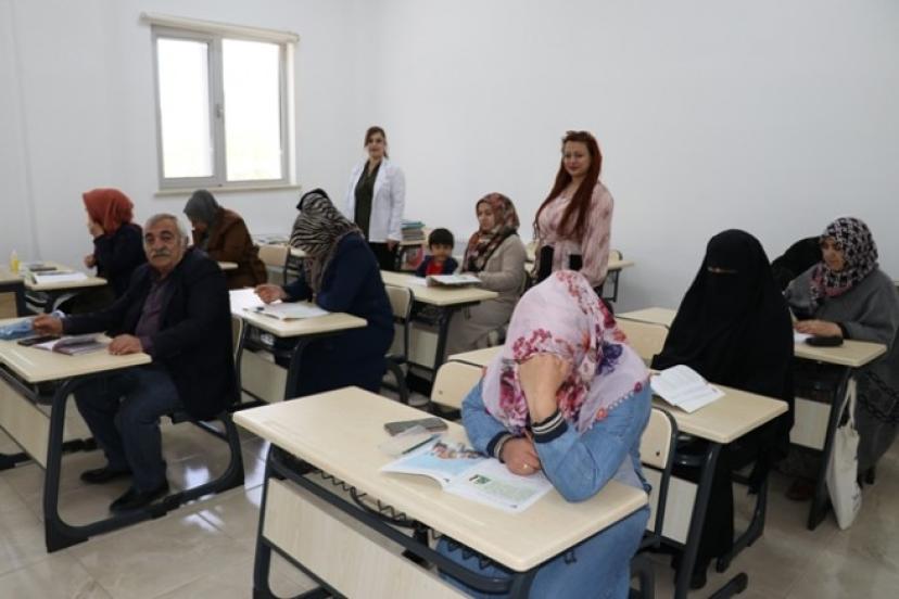 Okuma yazma kursları ile geleceğe güvenle bakıyorlar  