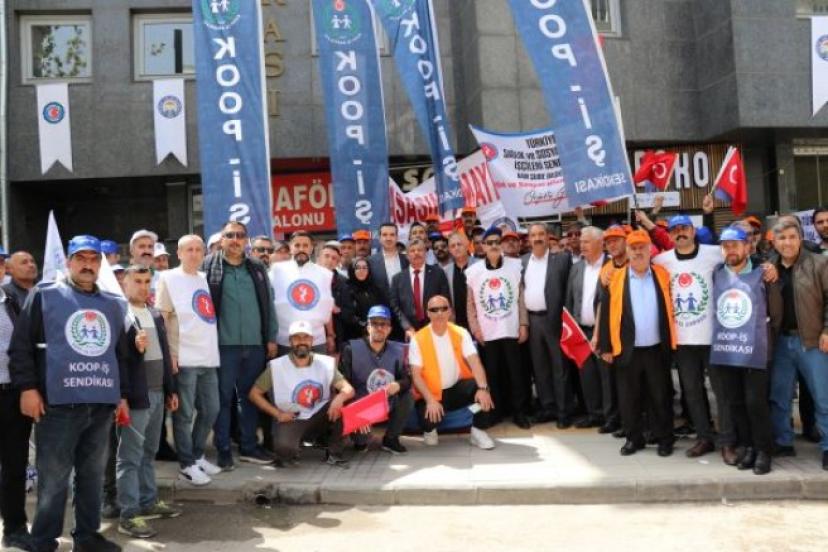 Türk-İş’ten davul zurnalı1 Mayıs kutlaması