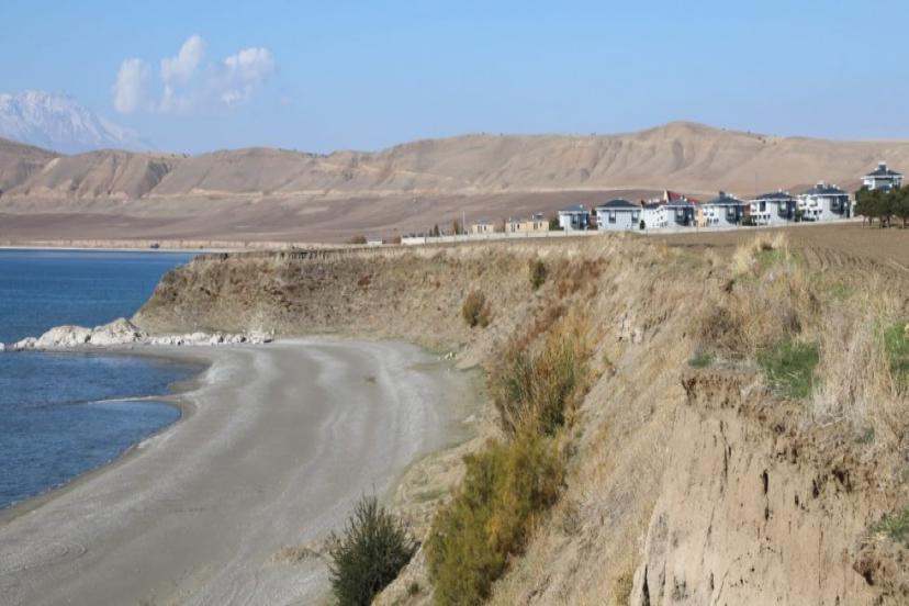 Tuşba Belediyesi’nden Çitören’de Sahile Erişim Kolaylığı