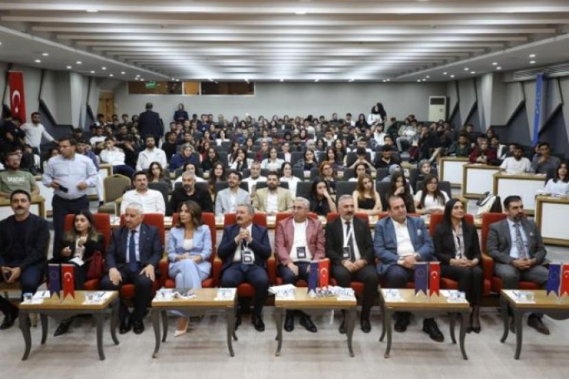 Van Bilişim ve İnovasyon Zirvesi büyük ilgi gördü