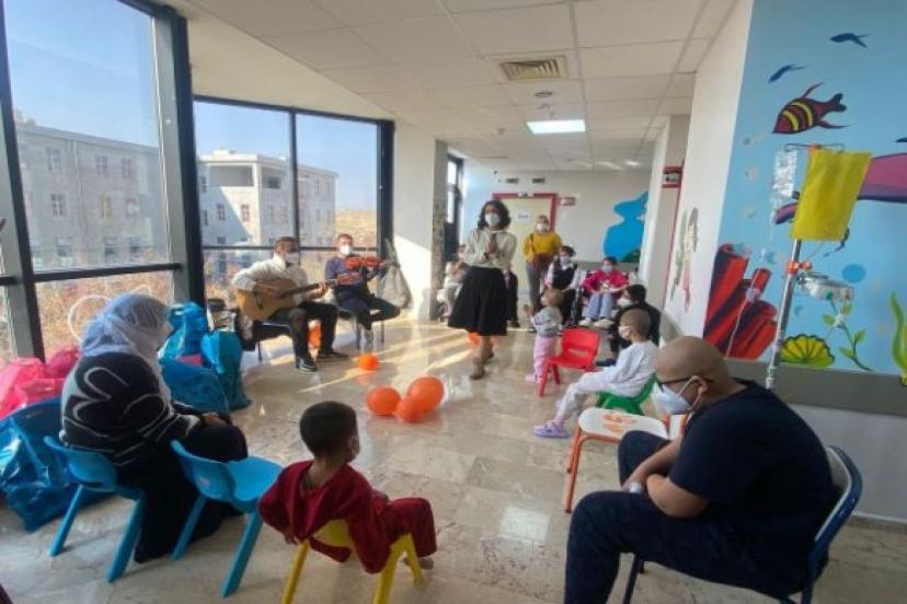 Van Büyükşehir Belediyesi Konservatuvarından lösemili çocuklara moral etkinliği