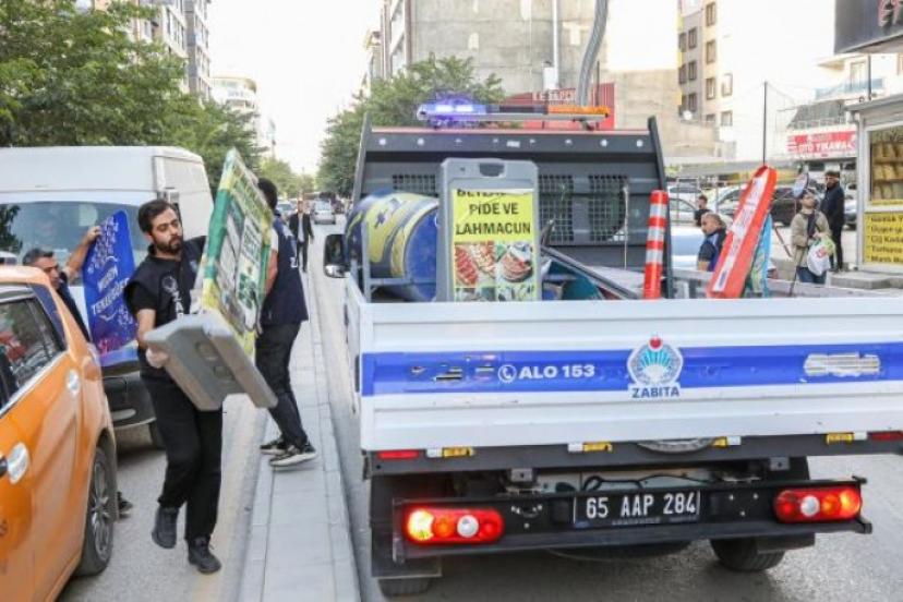 Van Büyükşehir zabıtası kaldırımlara yönelik denetimlerini sürdürüyor