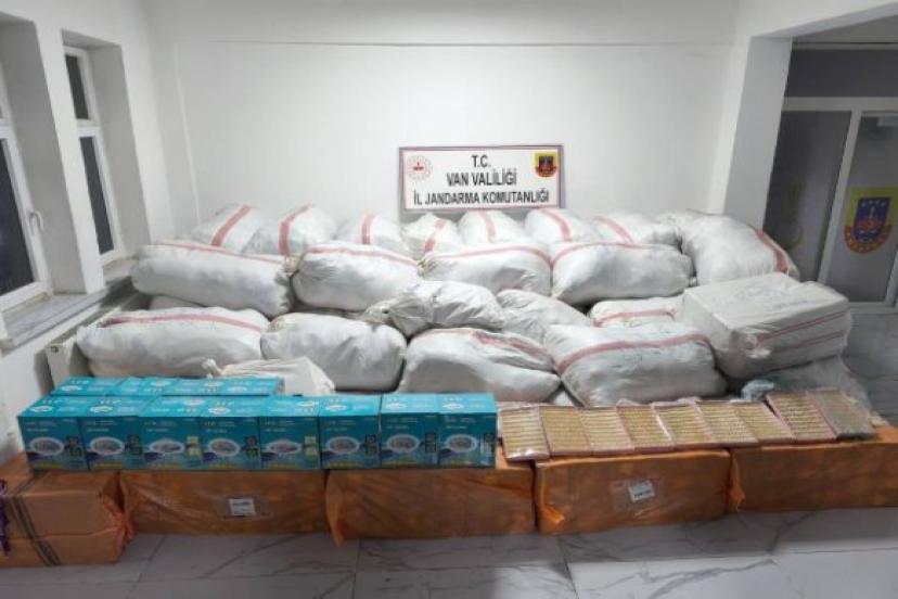 Van’da 9 bin 124 parça gümrüksüz kaçak eşya ele geçirildi