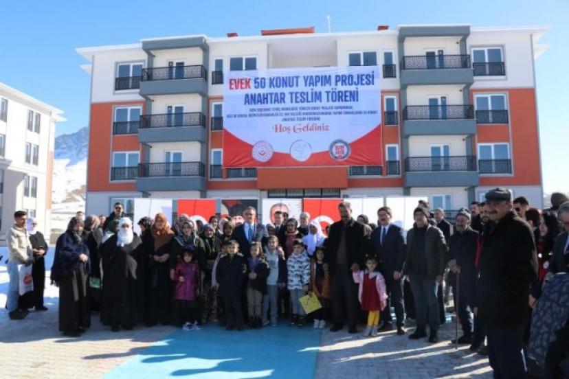 Van'da eşini kaybetmiş ihtiyaç sahibi 51 kadın evlerine kavuştu  