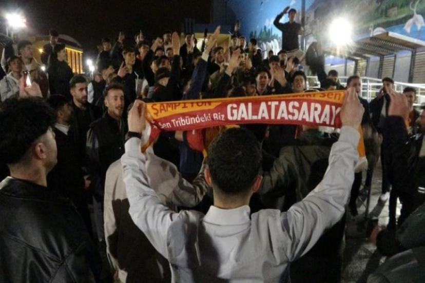 Van’da Galatasaraylı taraftarların derbi sevinci  
