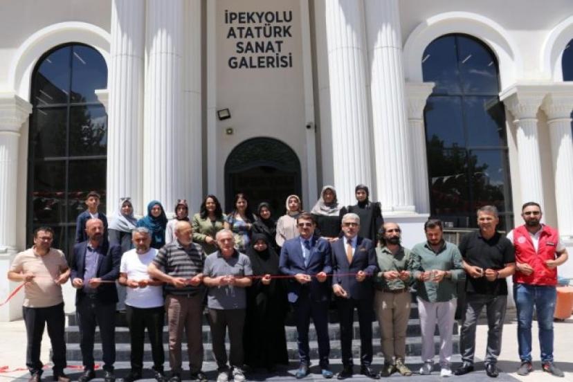 Van’da “Hüsn-ü Hat ve Kaligrafi Sergisi” açıldı  