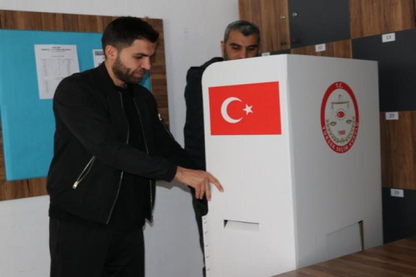 Van’da okullarda sandıklar kuruldu  