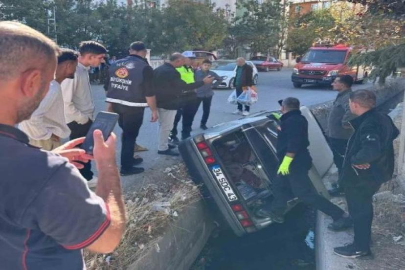 Van’da otomobil su kanalına düştü: 1 yaralı
