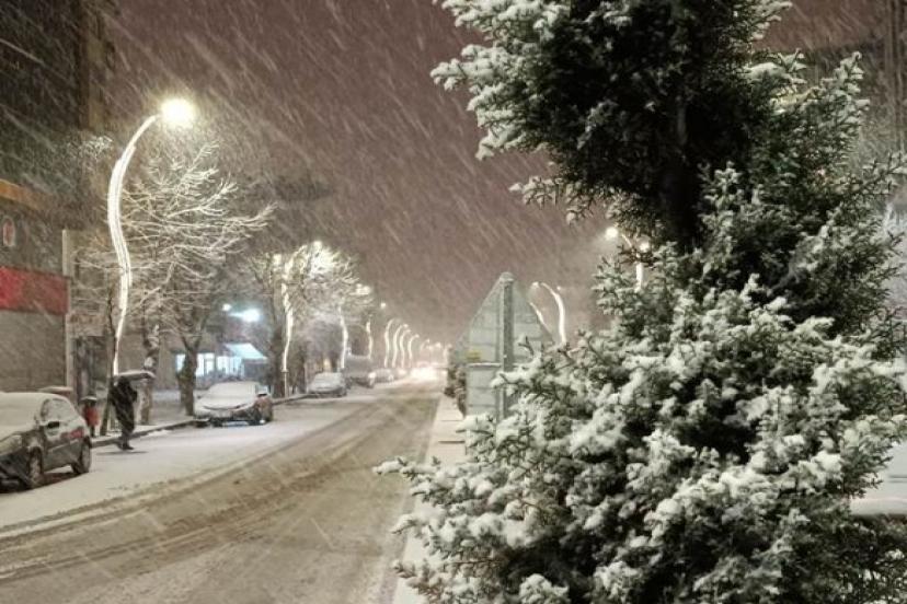 Van’da soğuk hava yerini kar yağışına bıraktı