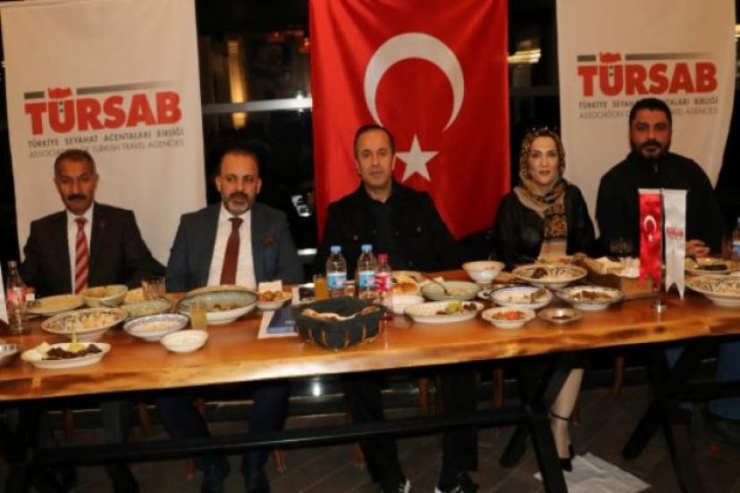 Van’da turizmciler iftarda bir araya geldi