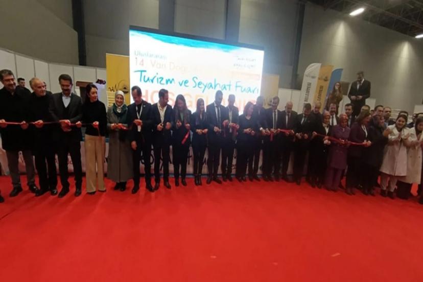 Van’da Türkiye’nin en büyük 3. turizm fuarı açıldı