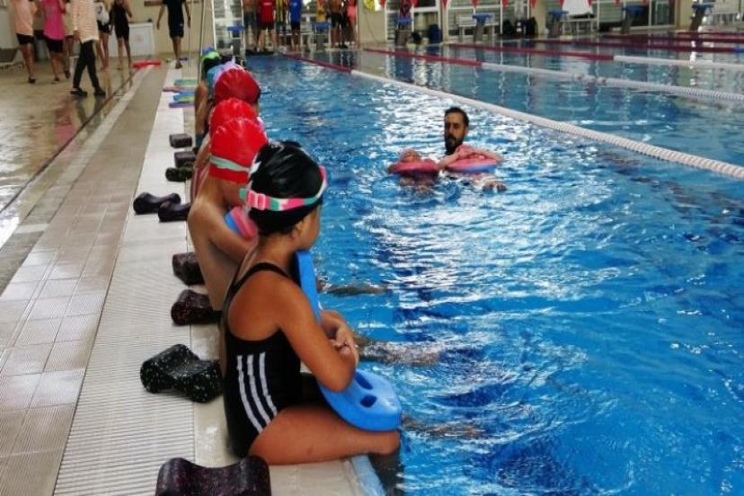 Van'da "Yüzme Bilmeyen Kalmasın" projesiyle 56 bin kişi yüzme öğrendi  
