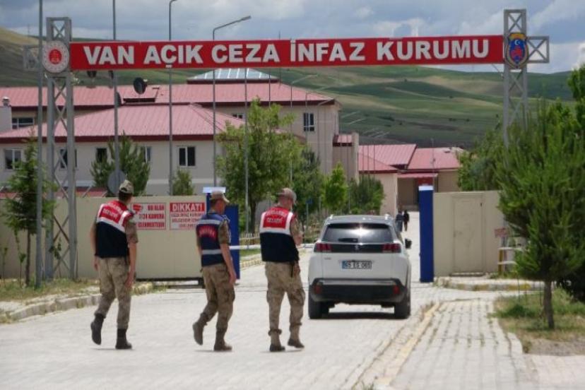Van'daki cezaevlerinde tahliyeler başladı  