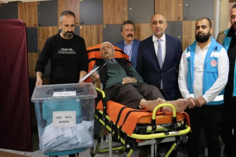 Van’daki hastalar oylarını sedye üzerinde kullandı  