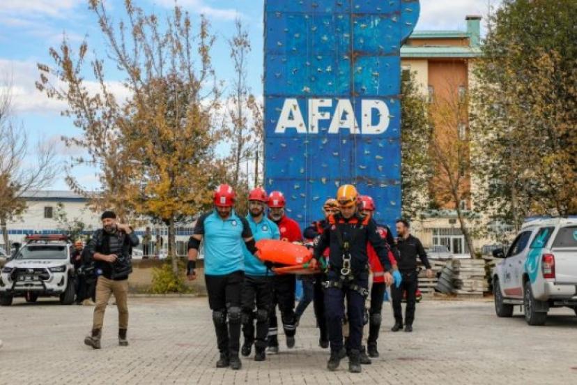 VAN DEPREMİ YIL DÖNÜMÜNDE GERÇEĞİ ARATMAYAN TATBİKAT