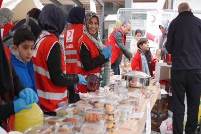 Van Kızılay’ından Gazze için yardım kermesi 