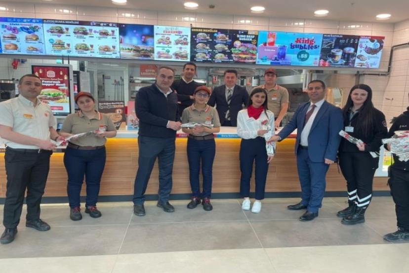 Vanmall’dan kadınlara karanfil  