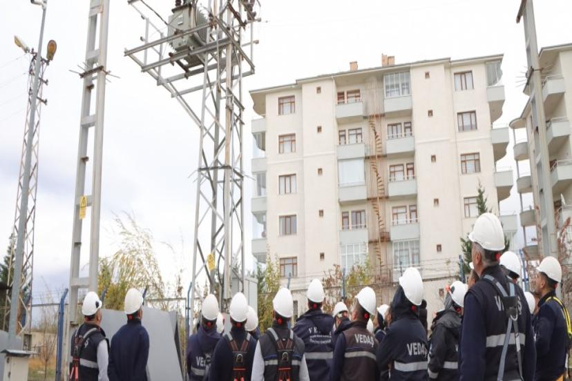 VEDAŞ’tan saha personeline güvenli çalışma eğitimi