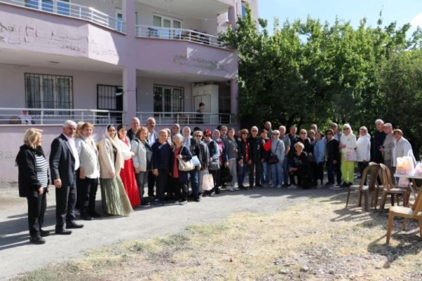 Yerli turistler ilk defa bal hasadı yapmanın keyfini yaşadı